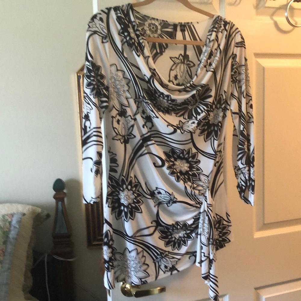 Striking black and white long top